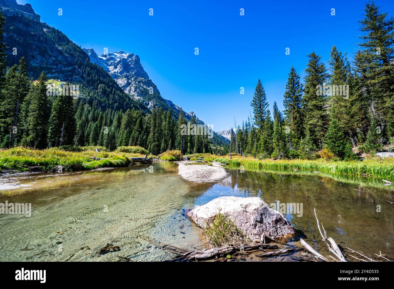 Il percorso Cascade Canyon del Parco Nazionale del Grand Teton mentre fai escursioni nell'autunno del 2024 Foto Stock