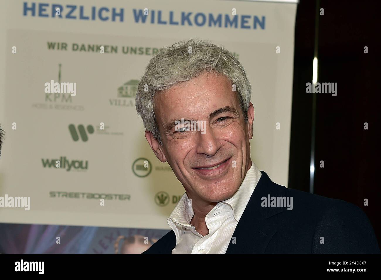 ROTTO. DA SOLO. Una storia d'amore eccentrica, Gedeon Burkhard Ankunft, il rapinatore Teppich zur Weltpremiere, HA ROTTO. DA SOLO. Una storia d'amore eccentrica a Berlino, AM 17.09.2024 *** SI È ROTTO DA SOLO Una storia d'amore eccentrica Gedeon Burkhard Arrival, tappeto rosso per la prima mondiale HA ROTTO DA SOLO Una storia d'amore eccentrica a Berlino, il 17 09 2024 Photopress Mueller Foto Stock