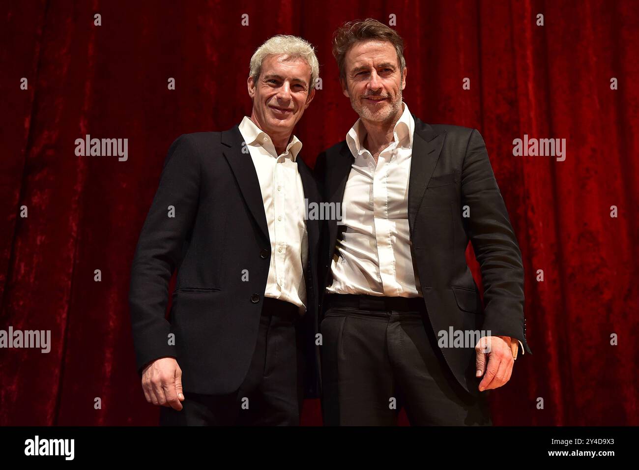 ROTTO. DA SOLO. Una storia d'amore eccentrica Gedeon Burkhard, Guido Broscheit, Buehnenpräsentation Ankunft, Roter Teppich zur Weltpremiere RUPPE. DA SOLO. Una storia d'amore eccentrica a Berlino, AM 17.09.2024 *** SI È ROTTO DA SOLO Una storia d'amore eccentrica Gedeon Burkhard, Guido Broscheit, arrivo presentazione sul palco, tappeto rosso per la prima mondiale ROTTO DA SOLO Una storia d'amore eccentrica a Berlino, il 17 09 2024 Photopress Mueller Foto Stock