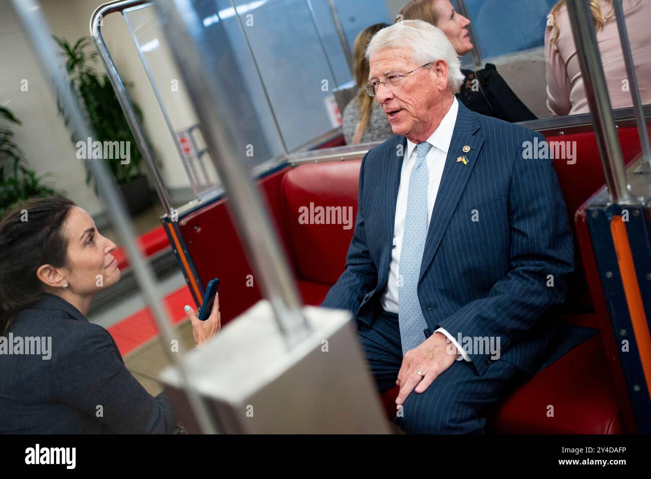 Washington, Stati Uniti. 17 settembre 2024. Il Sen. Roger Wicker, R-MS, torna nel suo ufficio dopo un secondo voto fallito che avrebbe codificato le protezioni federali per i trattamenti di fecondazione in vitro (IVF) presso il Campidoglio degli Stati Uniti a Washington, DC martedì 17 settembre 2024. Tutti i senatori repubblicani, tranne il senatore Lisa Murkowski, R-AK, e il senatore Susan Collins, R-ME, hanno votato contro il disegno di legge che è stato anch'esso bloccato a giugno. Foto di Bonnie Cash/UPI credito: UPI/Alamy Live News Foto Stock