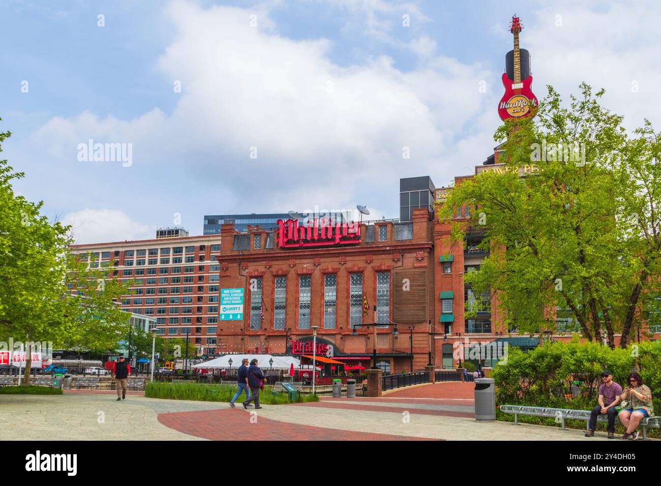 Hard Rock Cafe e Pratt Street Power Plant edifici storici presso il porto interno di Baltimora. Foto Stock
