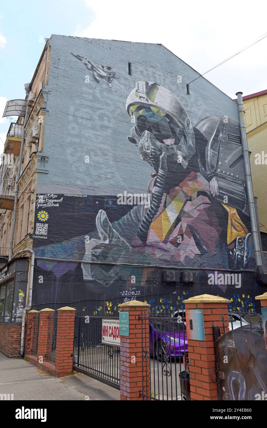 Un murale gigante alla fine di un edificio a Kiev, MSY 2024 Foto Stock