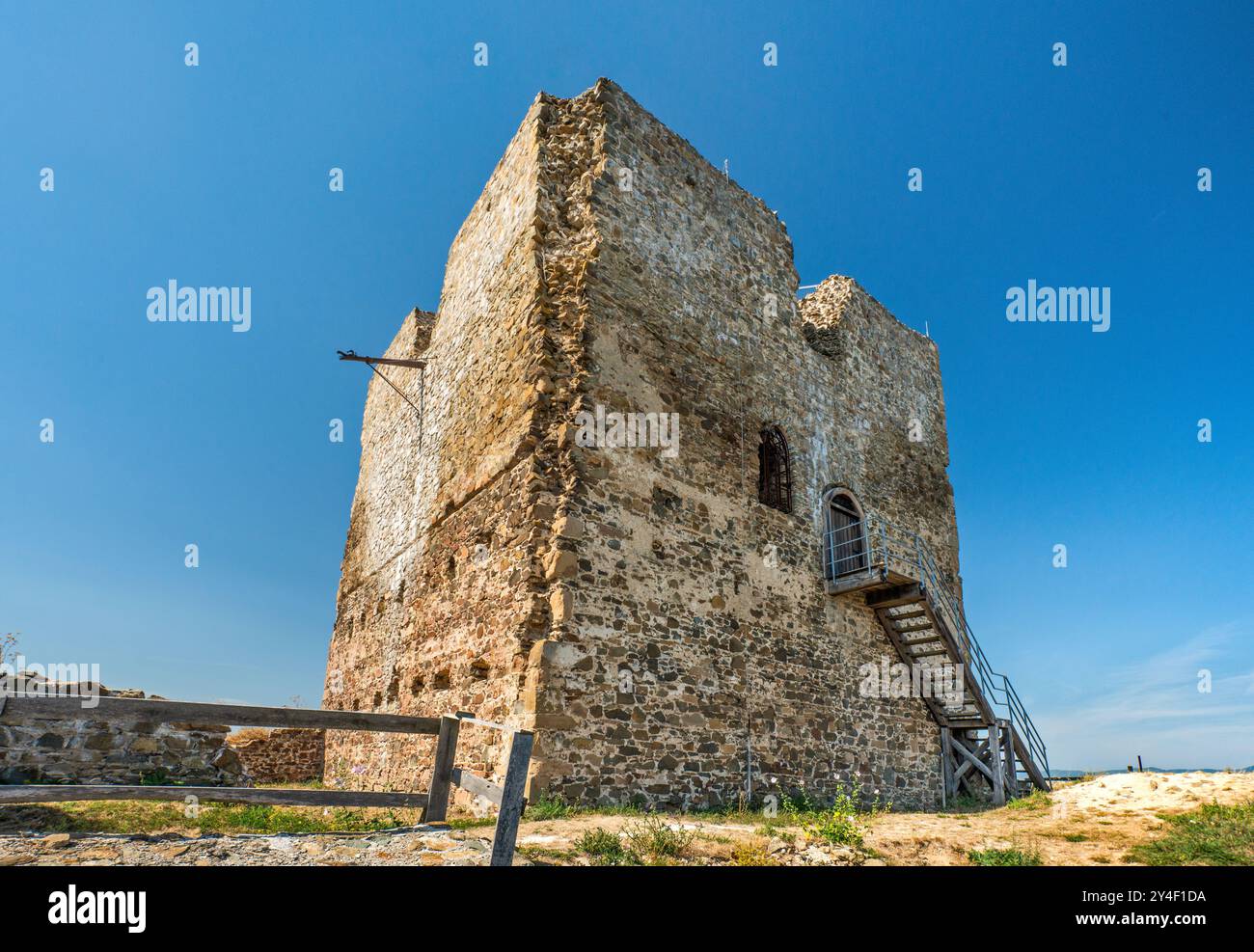 Il castello di Saris, XIII secolo, vicino a Veľký Šariš e Presov, Carpazi occidentali, regione di Presov, Slovacchia Foto Stock