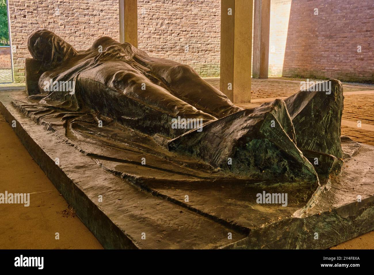 Scultura del soldato caduto di Hans Wimmer al cimitero militare tedesco, Cannock Chase, Staffordshire Foto Stock