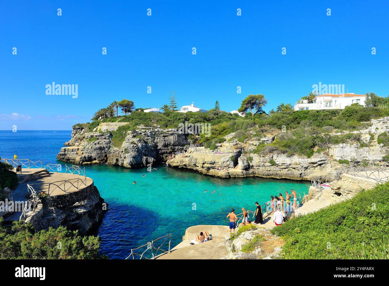 Spagna, Isole Baleari, Minorca: baia di Cala en Brut, spiaggia vicino alla città di Ciutadella Foto Stock
