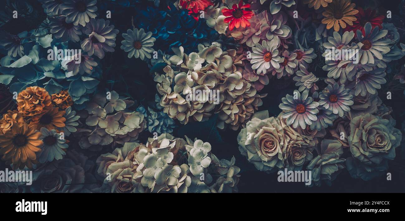 Primo piano di un bouquet vintage di fiori artificiali. Foto Stock