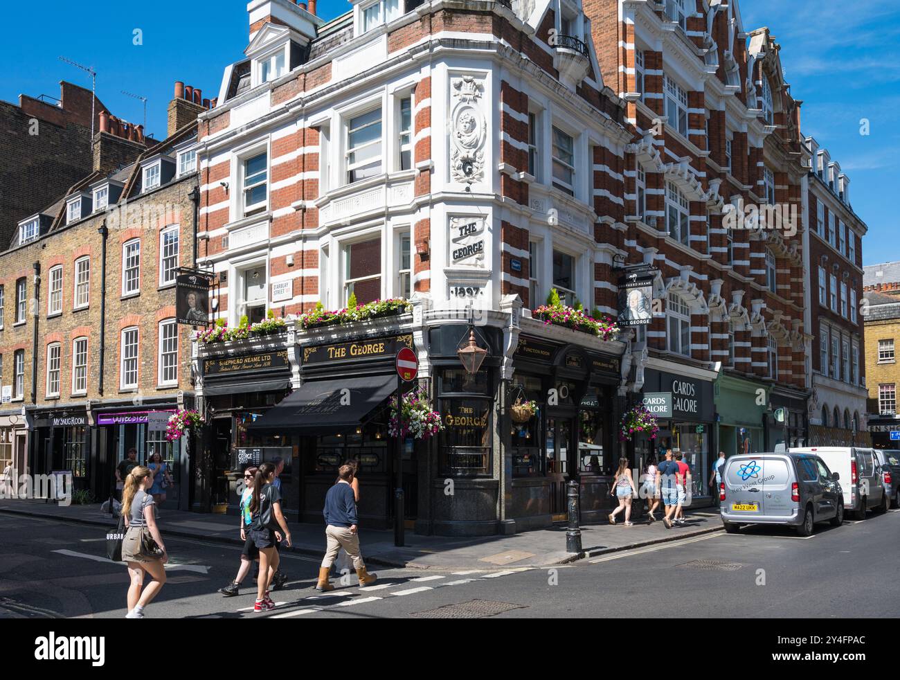 Esterno del George, un pub vittoriano all'angolo tra D'Arblay Street e Wardour Street, Soho Londra, Inghilterra, Regno Unito Foto Stock