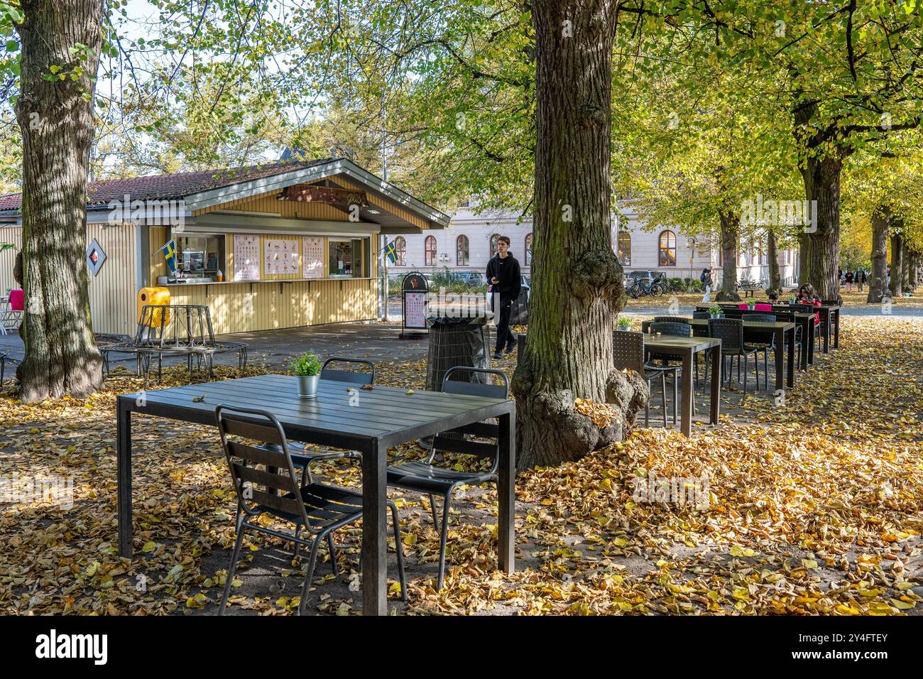 Leggendario chiosco di gelati Halvars Kiosk aon sulla passeggiata meridionale di Norrköping alla fine della stagione, a metà settembre in Svezia. Foto Stock
