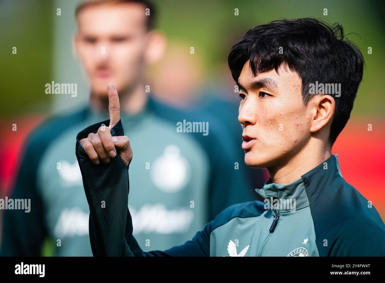 Rotterdam, Paesi Bassi. 18 settembre 2024. Rotterdam - Hwang in-beom del Feyenoord durante l'allenamento del Feyenoord in preparazione del duello di Champions League contro il Bayer 04 Leverkussen al Trainingscomplex 1908 il 18 settembre 2024 a Rotterdam, Paesi Bassi. Credito: Foto Box to Box/Alamy Live News Foto Stock