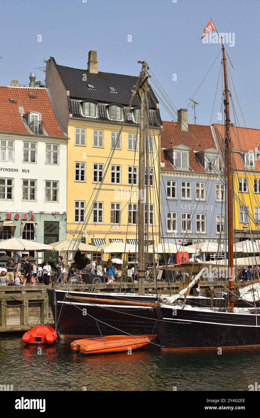 Copenaghen, Danimarca. 18 settembre 2024. Vista delle case colorate nell'area di Nyhavn a Copenhagen. Foto Stock