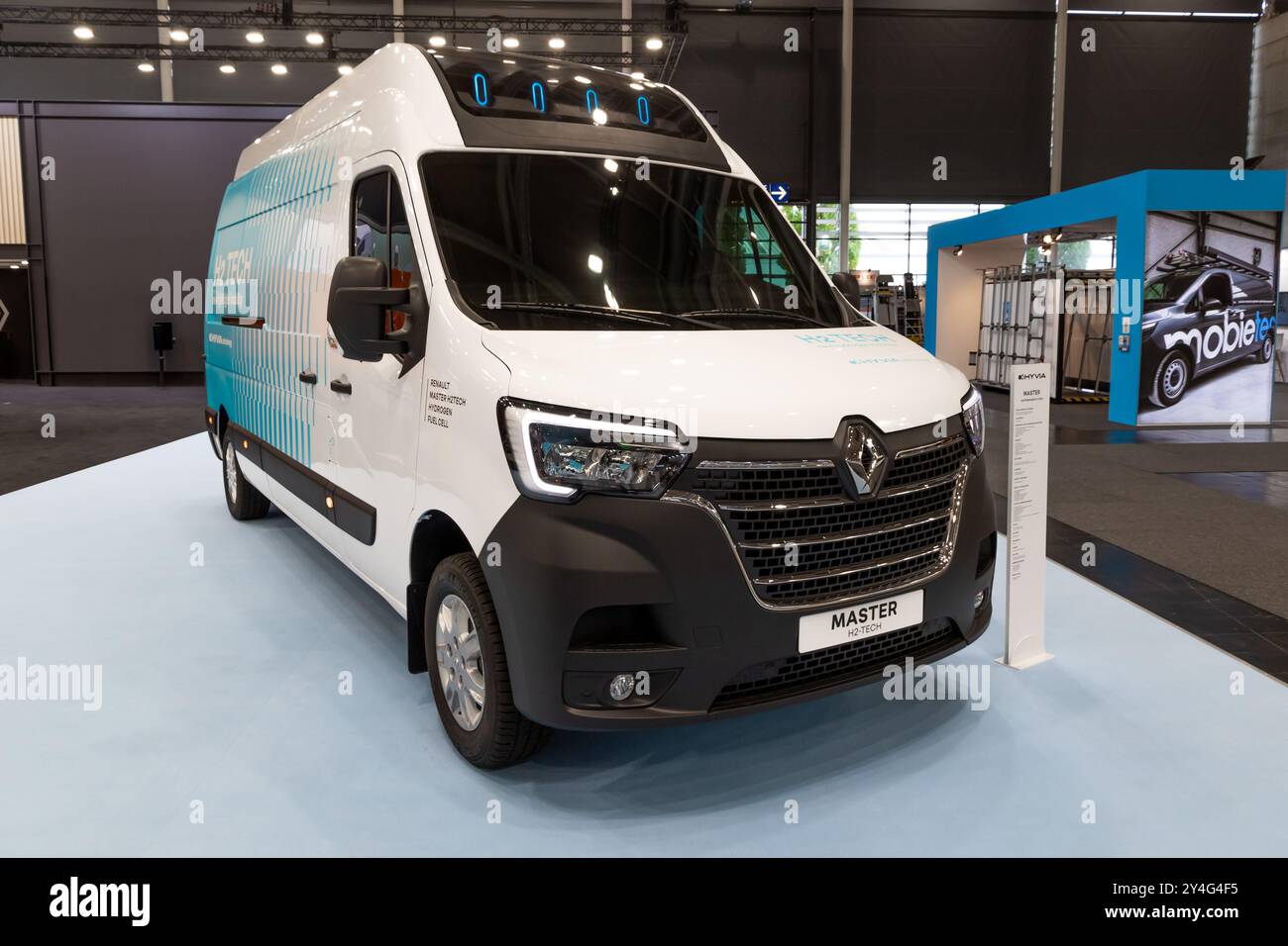 Renault Master H2-TECH HYVIA van al Salone dell'automobile IAA di Hannover. Germania - 20 settembre 2022 Foto Stock