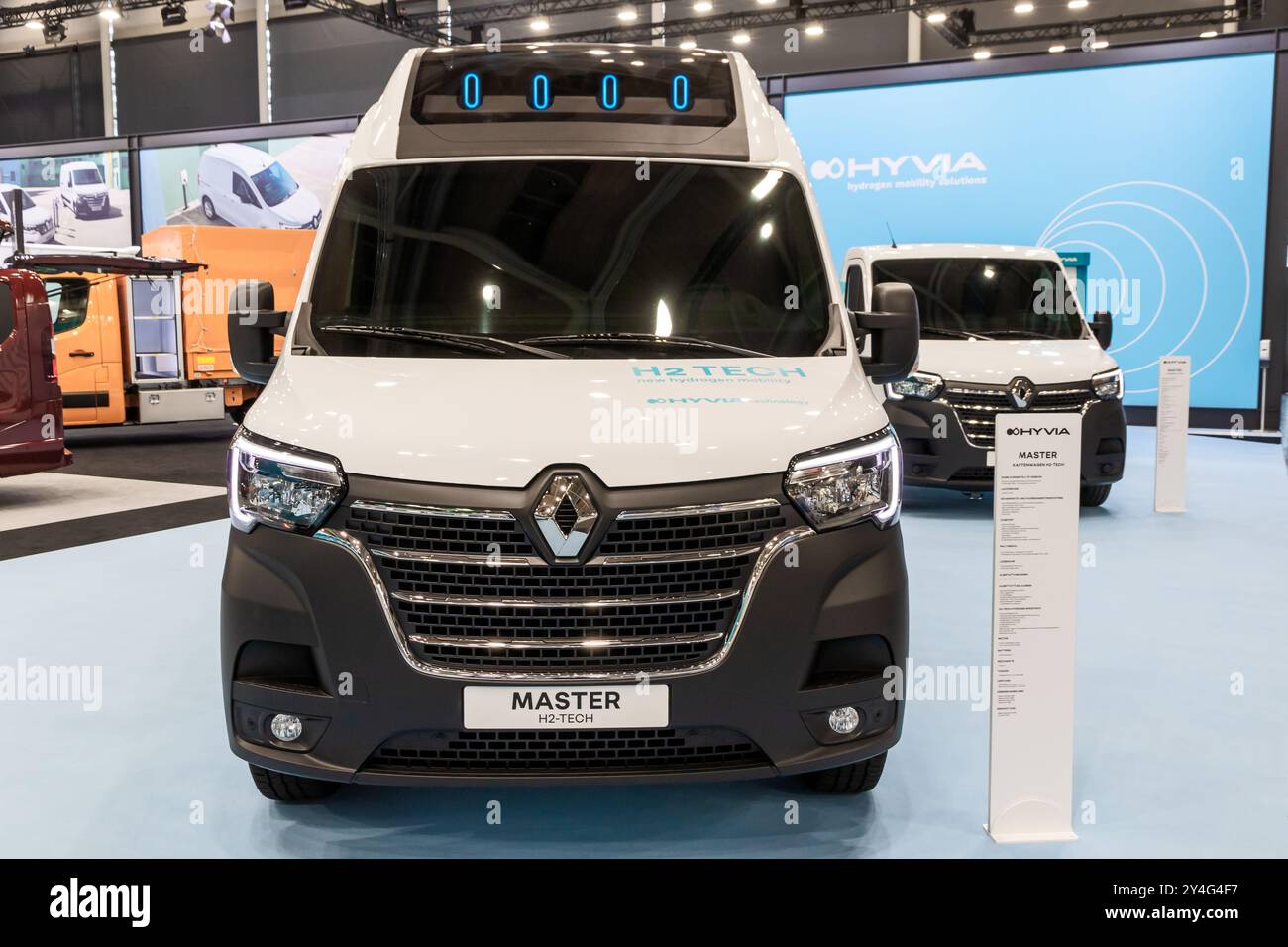 Renault Master H2-TECH HYVIA van al Salone dell'automobile IAA di Hannover. Germania - 20 settembre 2022 Foto Stock