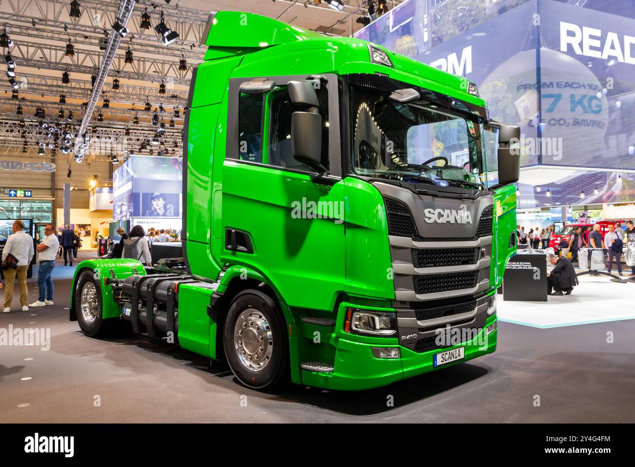 SCANIA R410 Truck al Salone Internazionale dell'automobile per veicoli commerciali. Hannover, Germania - 20 settembre 2022 Foto Stock