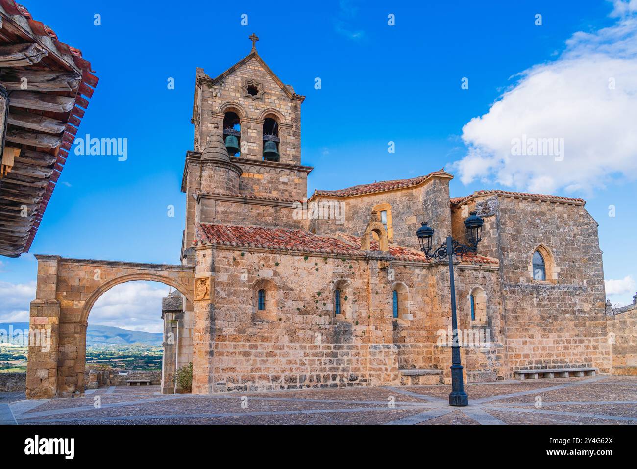 Chiesa cattolica di San Vicente a Frías, provincia di Burgos, Spagna Foto Stock