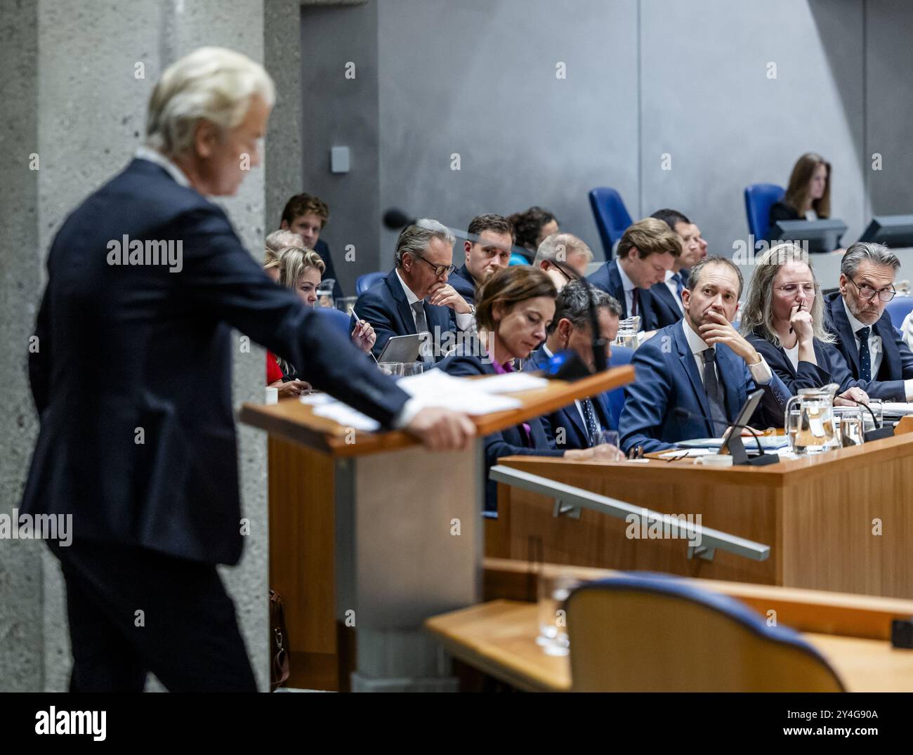 DEN HAAG - i Ministri e i segretari di Stato nel box K ascoltano il discorso di Geert Wilders (PVV) durante il primo giorno delle consultazioni politiche generali. ANP REMKO DE WAAL paesi bassi - uscita belgio Foto Stock