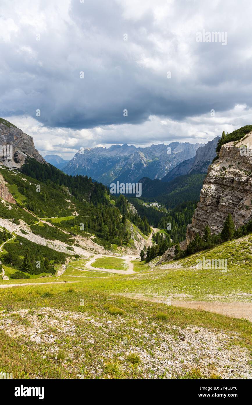 Vista dal trekking vicino al monte cristallo - Italia Foto Stock