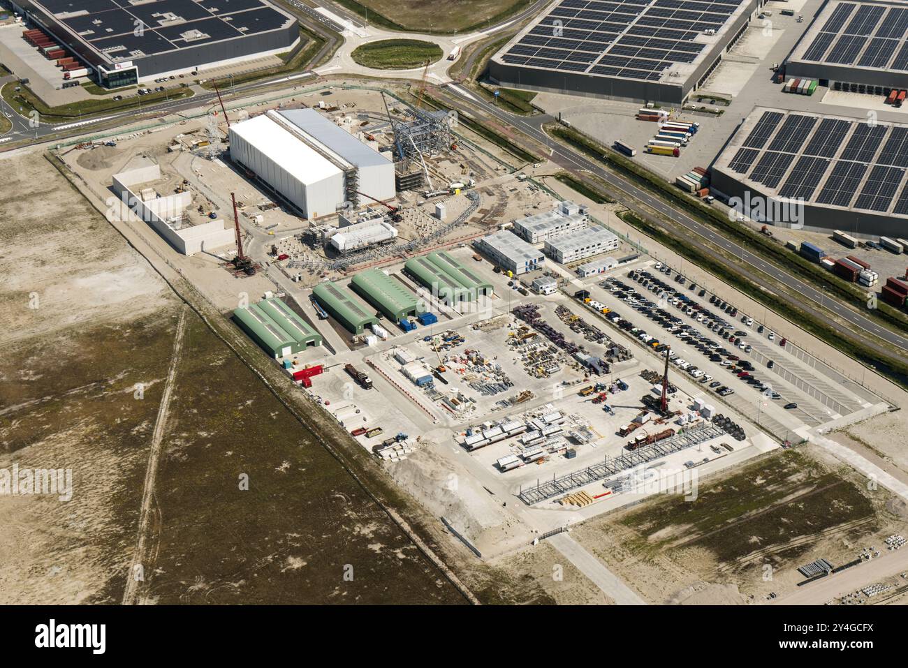 La più grande fabbrica di idrogeno verde d'Europa: Holland Hydrogen i viene ora costruita sulla seconda Maasvlakte. L'idrogeno verde fornirà presto il Shell Energy and Chemicals Park Rotterdam attraverso il gasdotto HyTransPort. paesi bassi out - belgio out Foto Stock