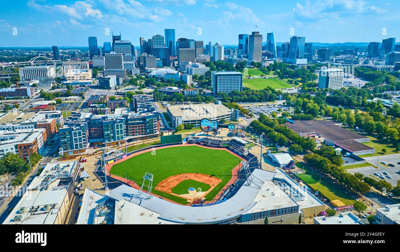 Vista aerea dello stadio di baseball e dello skyline di Nashville il giorno della domenica Foto Stock