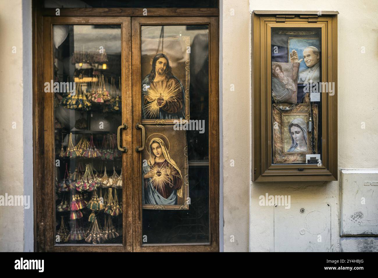 Immagini cristiane, Papa, Gesù, Maria, souvenir, negozio, Firenze, Italia, Europa Foto Stock