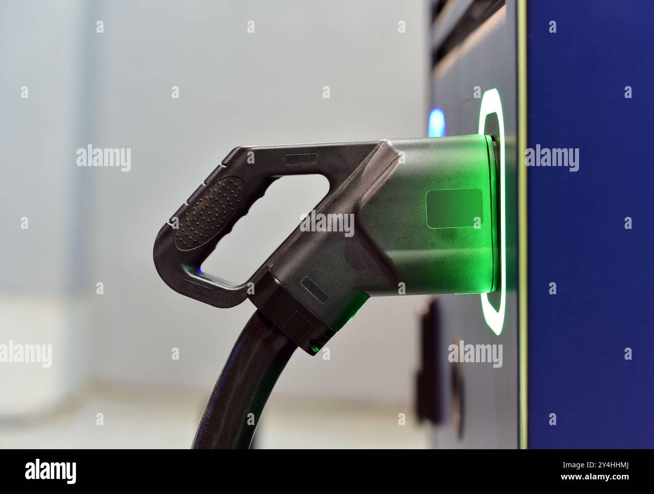 Spina per caricabatterie rapido per ricaricare auto elettriche Foto Stock