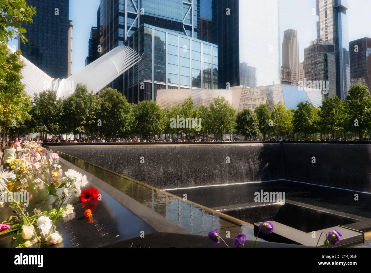 WTC Footprint Pool and Waterfalls "Reflecting Absence" presso il National September 11 Memorial, Lower Manhattan, New York City, USA 2024 Foto Stock