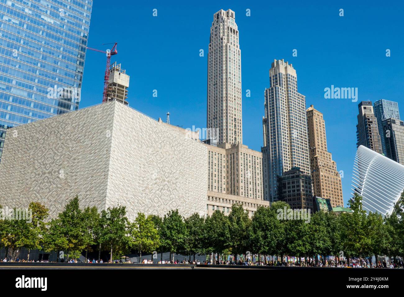 Il Ronald O. Perelman Performing Arts Center presso il World Trade Center è circondato da grattacieli, New York City, USA 2024 Foto Stock