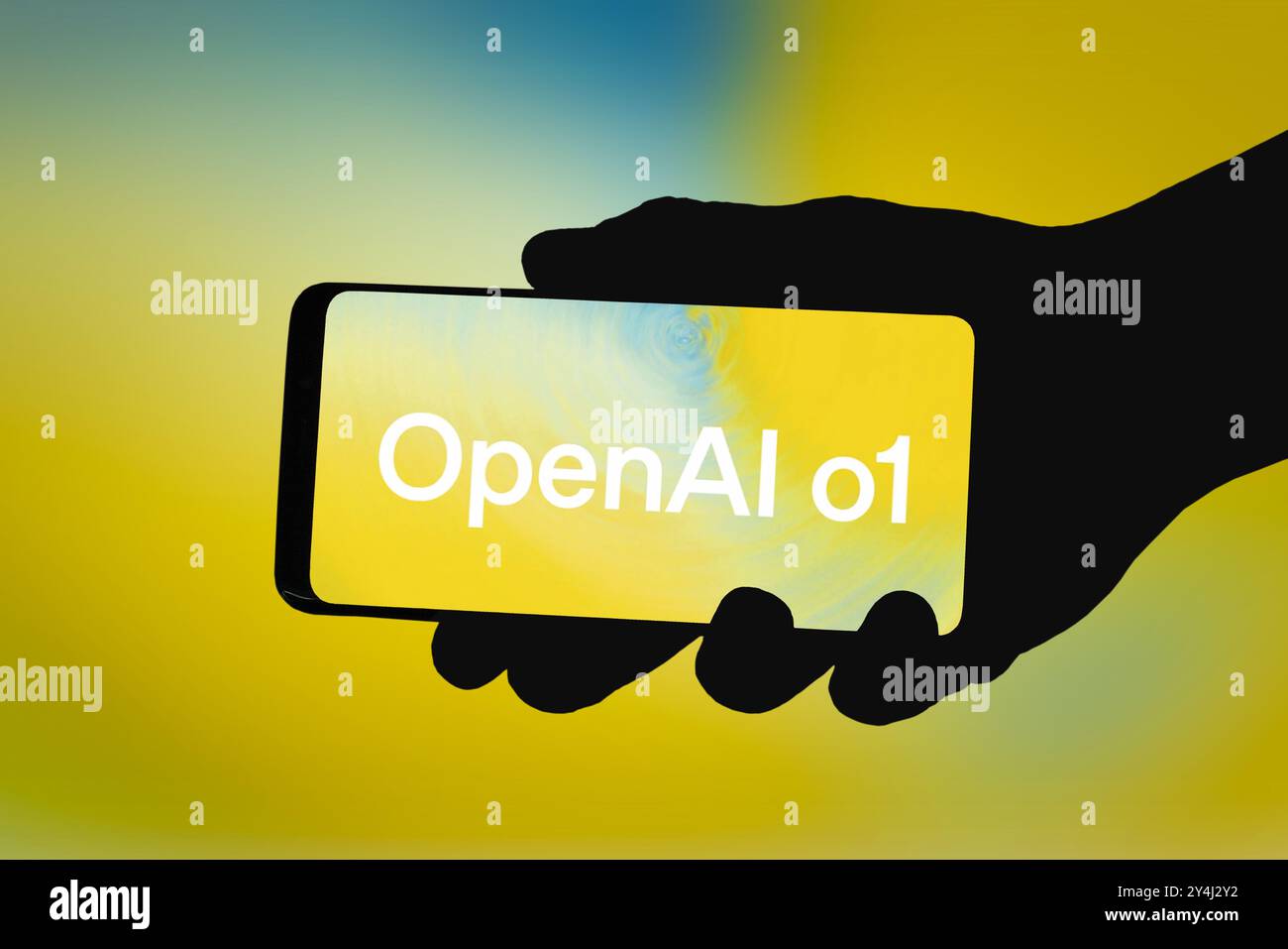 Nuova versione chiamata OpenAI o1 visualizzata sullo smartphone Foto Stock