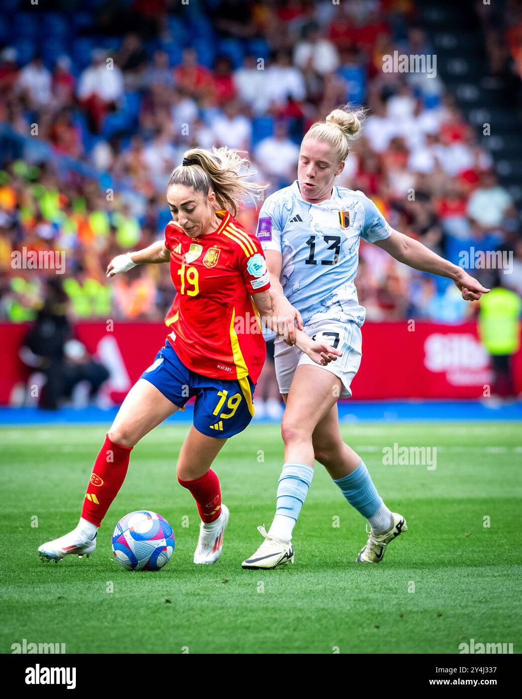 A Coruña, Spagna. 16 luglio 2024. UEFA Women's Eurocup Qualifier. Spagna vs Belgio. Stadio Riazor. Olga Carmona ed Elena Dhont Foto Stock