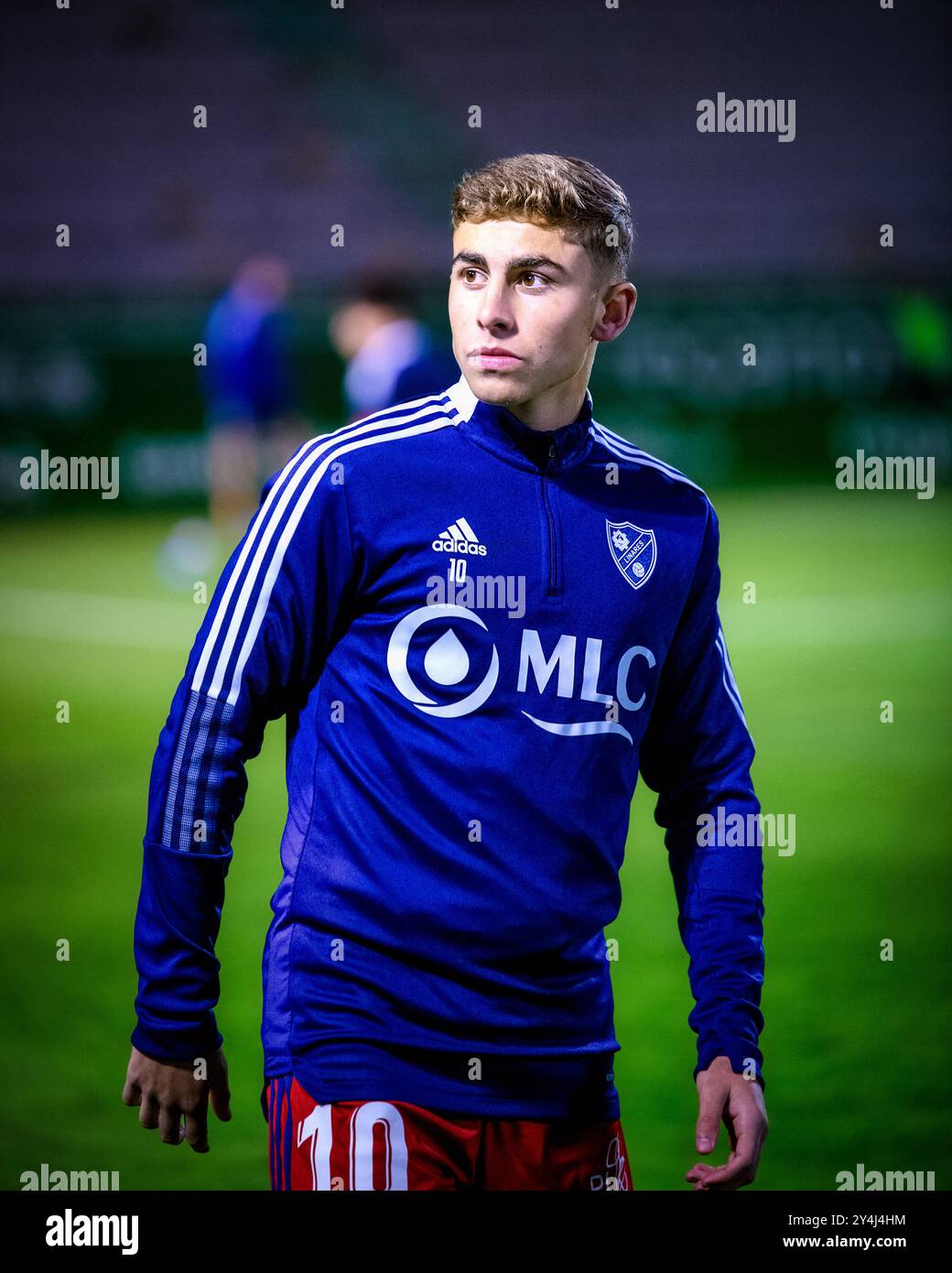 Ferrol, Spagna. 7 dicembre 2022. 1 RFEF League Racing Club Ferrol vs Linares. Il giocatore Fermín López si riscalda in Uno stadio malata. Foto Stock