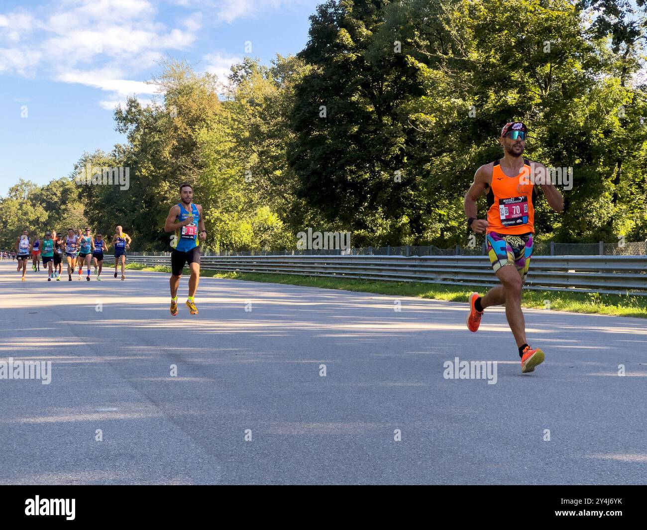 Monza, Italia - 15 settembre 2024: Gara di corsa degli atleti di gruppo durante la mezza maratona di Monza21 Foto Stock