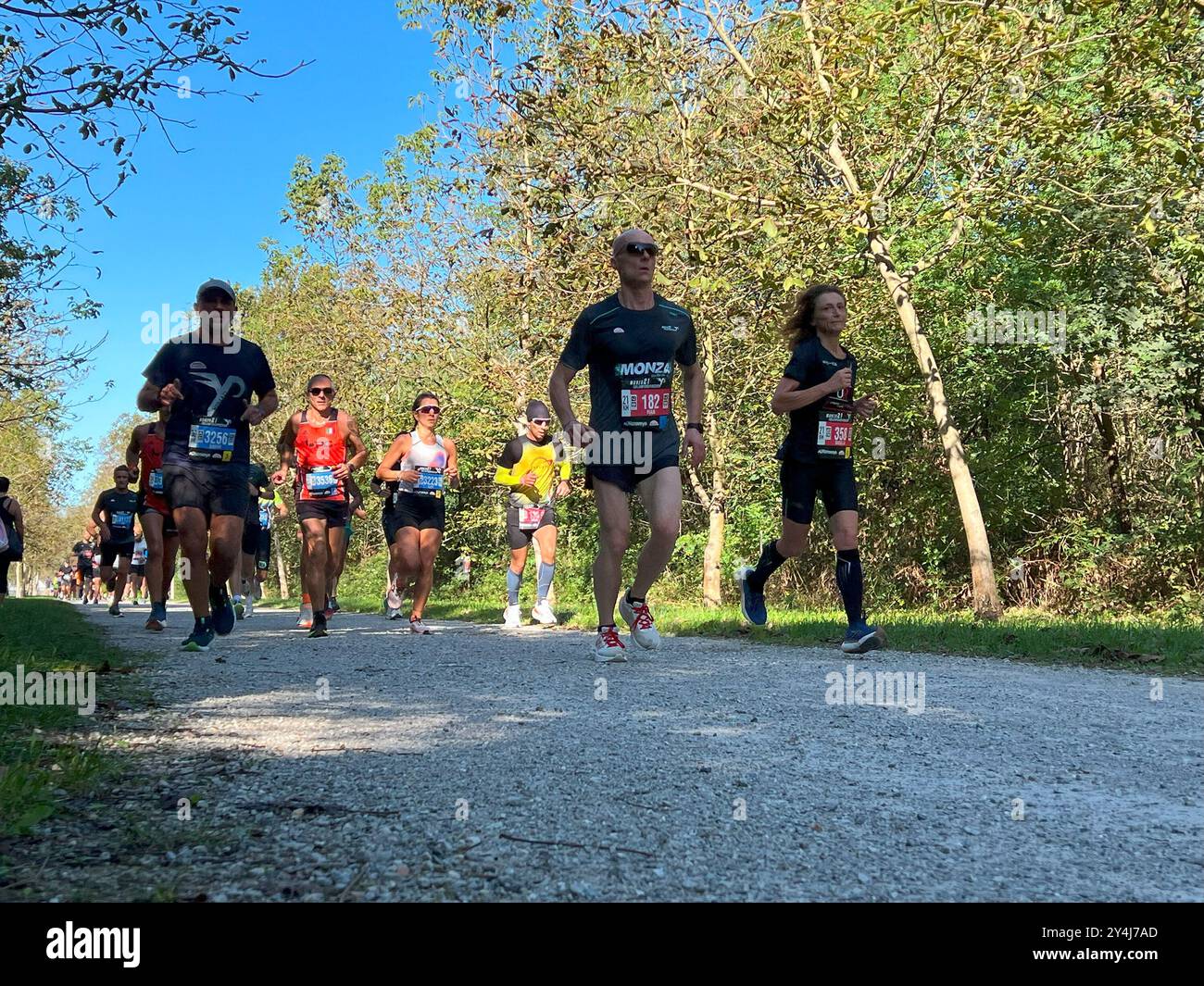 Monza, Italia - 15 settembre 2024: Gara di corsa degli atleti di gruppo durante la mezza maratona di Monza21 Foto Stock