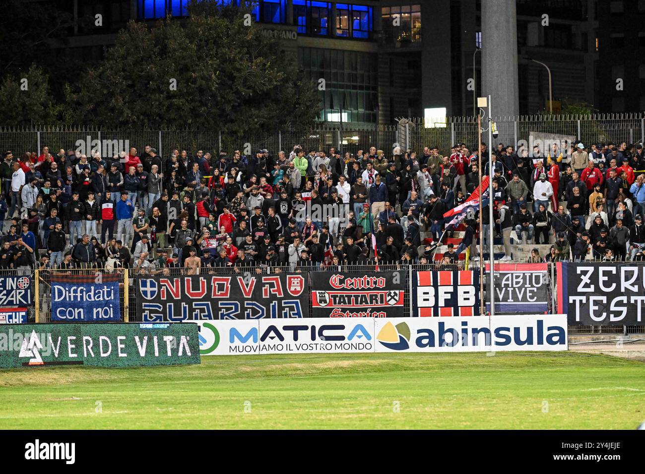 Tifosi, tifosi di Torres durante Torres vs Milan futuro, partita di calcio italiano di serie C a Sassari, 18 settembre 2024 Foto Stock
