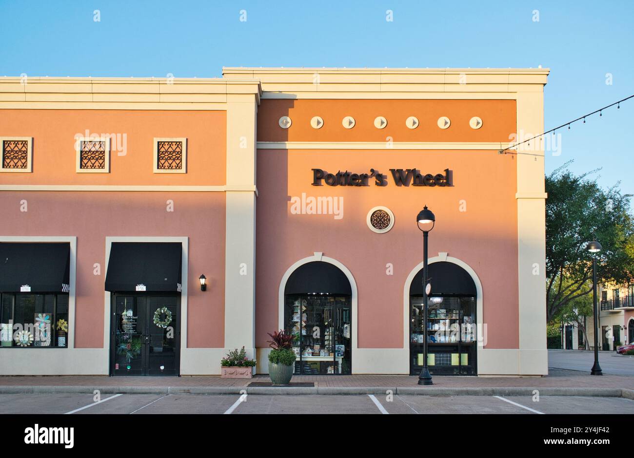 Houston, Texas Stati Uniti d'America 06-23-2024: Negozio di oggetti d'arte e artigianato all'aperto di Potters Wheel. Foto Stock