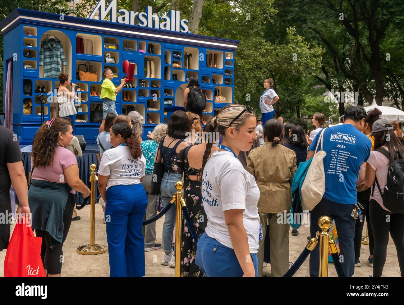 Sabato 7 settembre 2024, ÒMarshalls ha attivato il marchio StuffÓ per i grandi magazzini Marshalls nel Madison Square Park. Marshalls è una catena di grandi magazzini off-price di proprietà delle società TJX, proprietarie di TJ Maxx. (© Richard B. Levine) Foto Stock