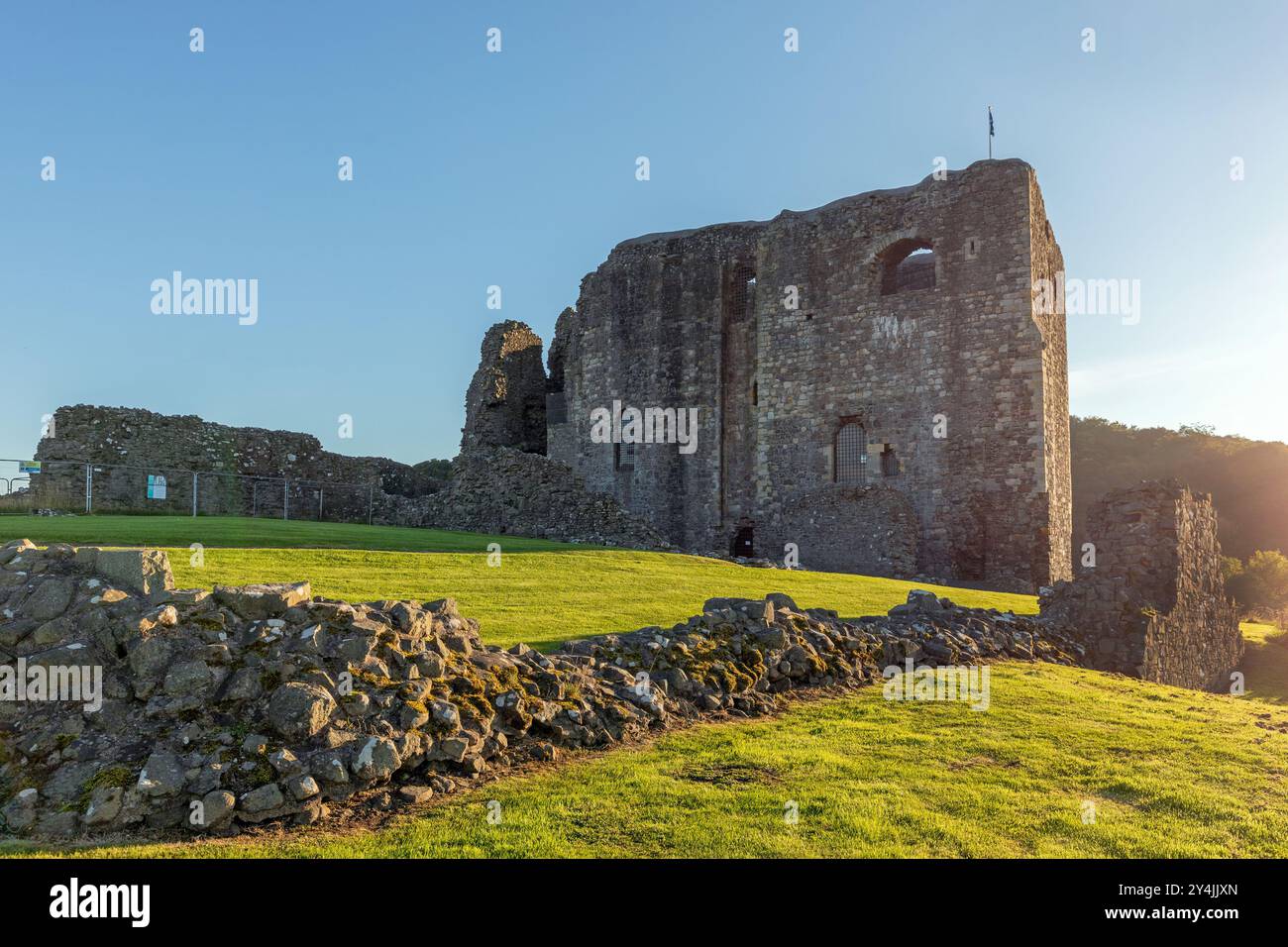 Dundonald Castle è situato su una collina che domina il villaggio di Dundonald, tra Kilmarnock e Troon nell'Ayrshire meridionale, in Scozia. Foto Stock