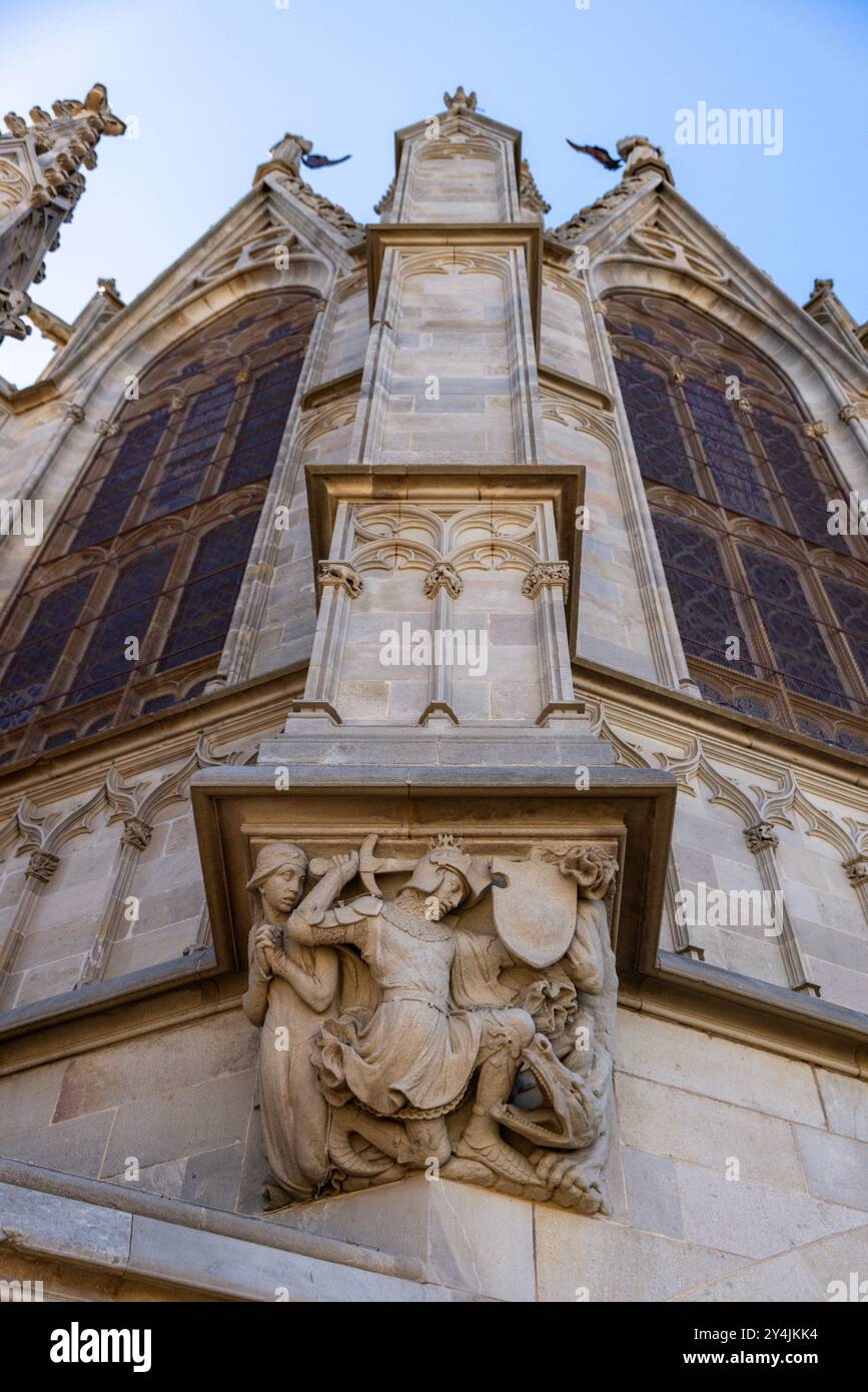 Incisioni intarsiate all'esterno della cattedrale di Barcellona. Foto Stock