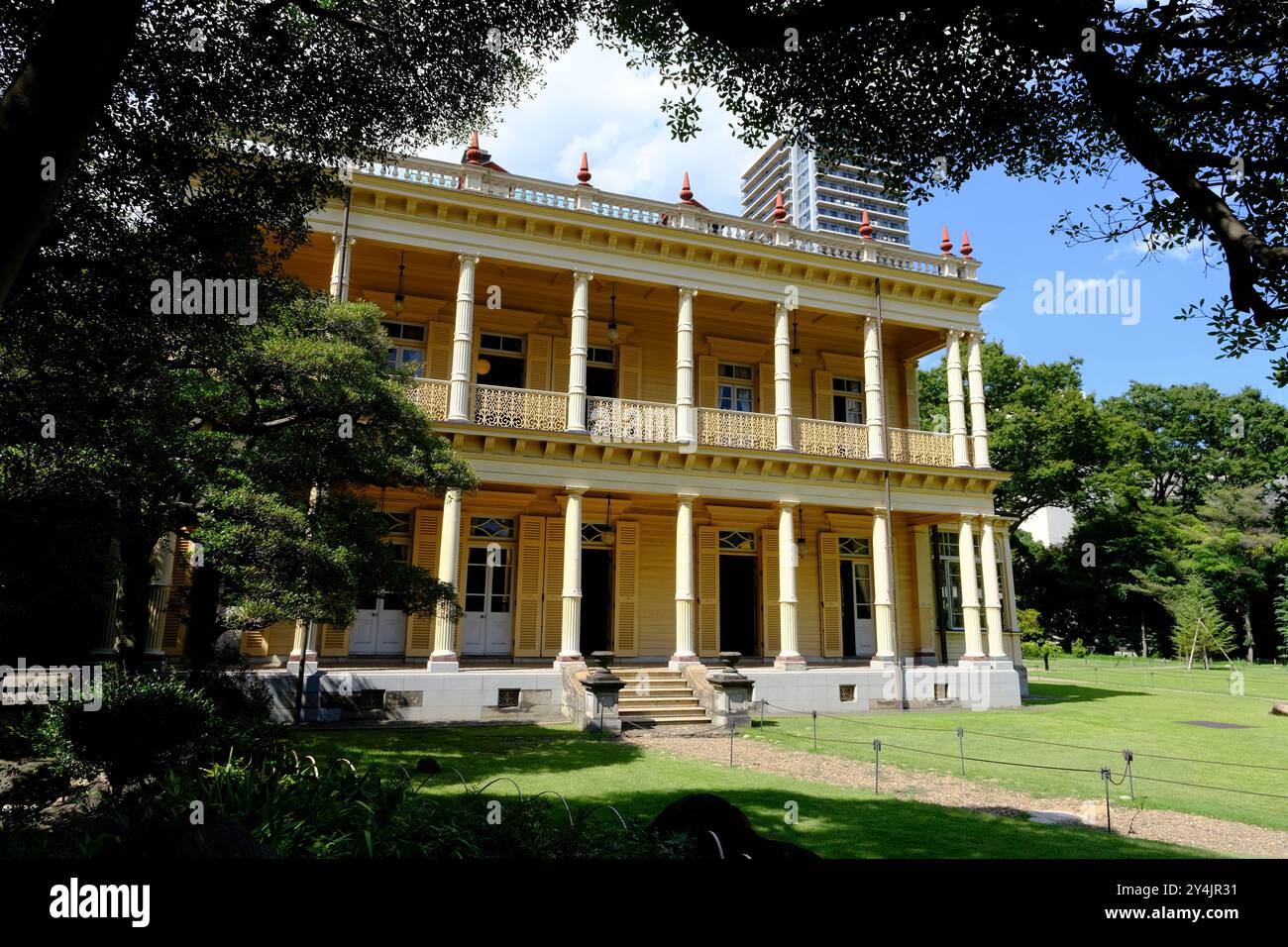 La casa in stile occidentale della famiglia Iwasaki, il fondatore della Mitsubishi, progettata dall'architetto britannico Josiah Conder nel giardino Kyu-Iwasaki-tei. Taitō, Tokyo, Giappone Foto Stock