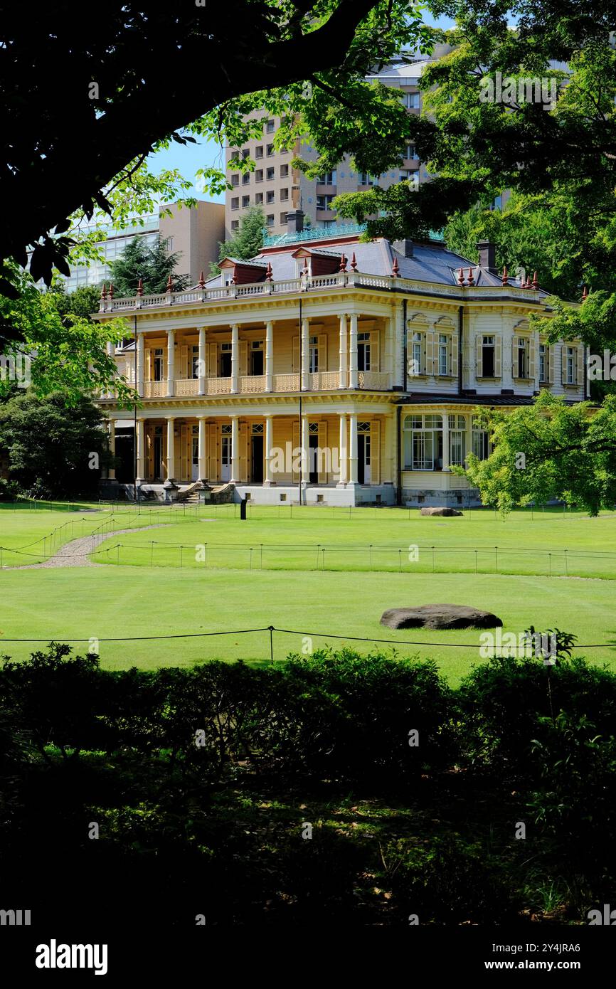 La casa in stile occidentale della famiglia Iwasaki, il fondatore della Mitsubishi, progettata dall'architetto britannico Josiah Conder nel giardino Kyu-Iwasaki-tei. Taitō, Tokyo, Giappone Foto Stock