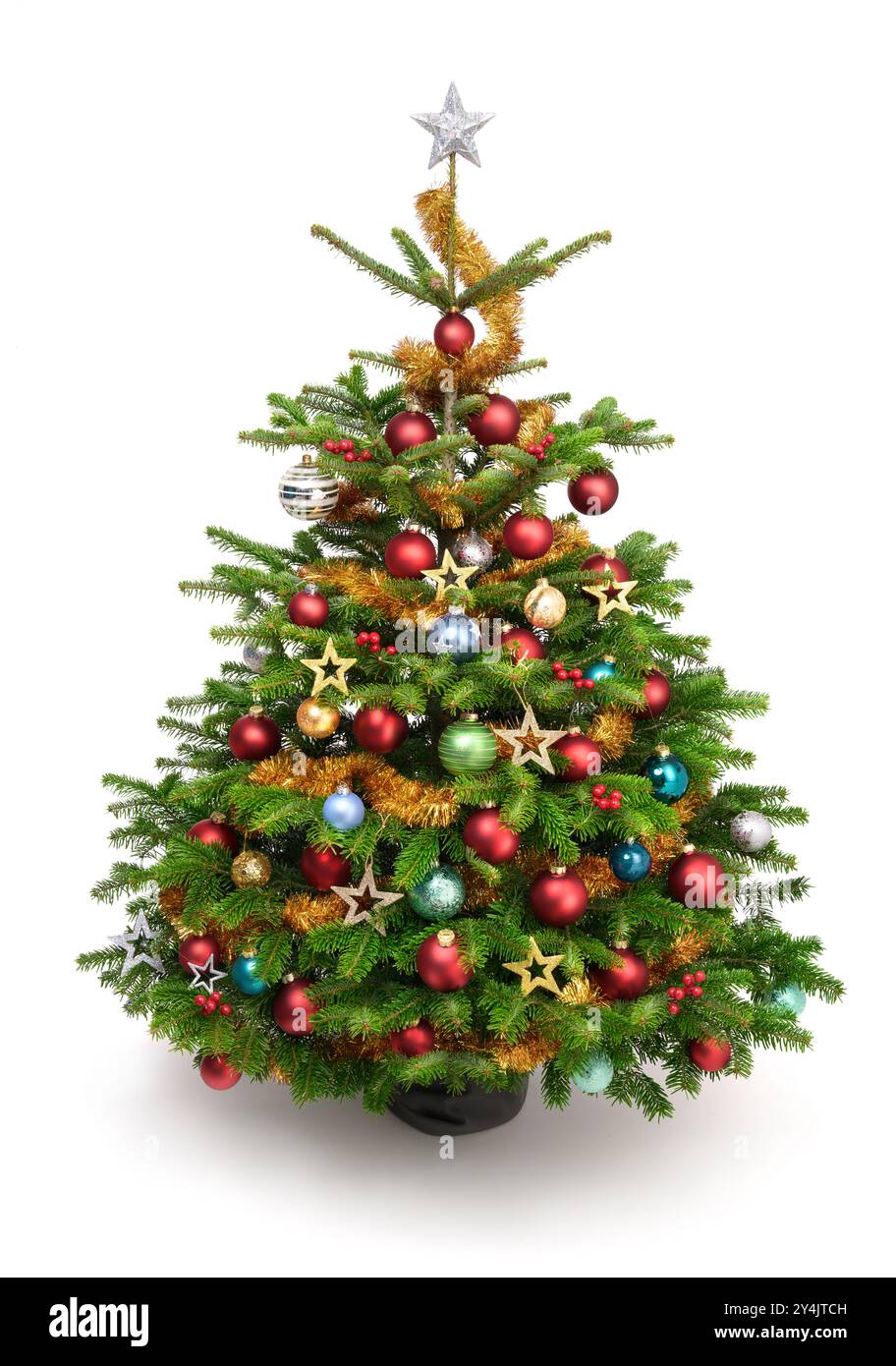 Delizioso albero di Natale con ornamenti colorati e una stella di prim'ordine, studio isolato su bianco puro Foto Stock