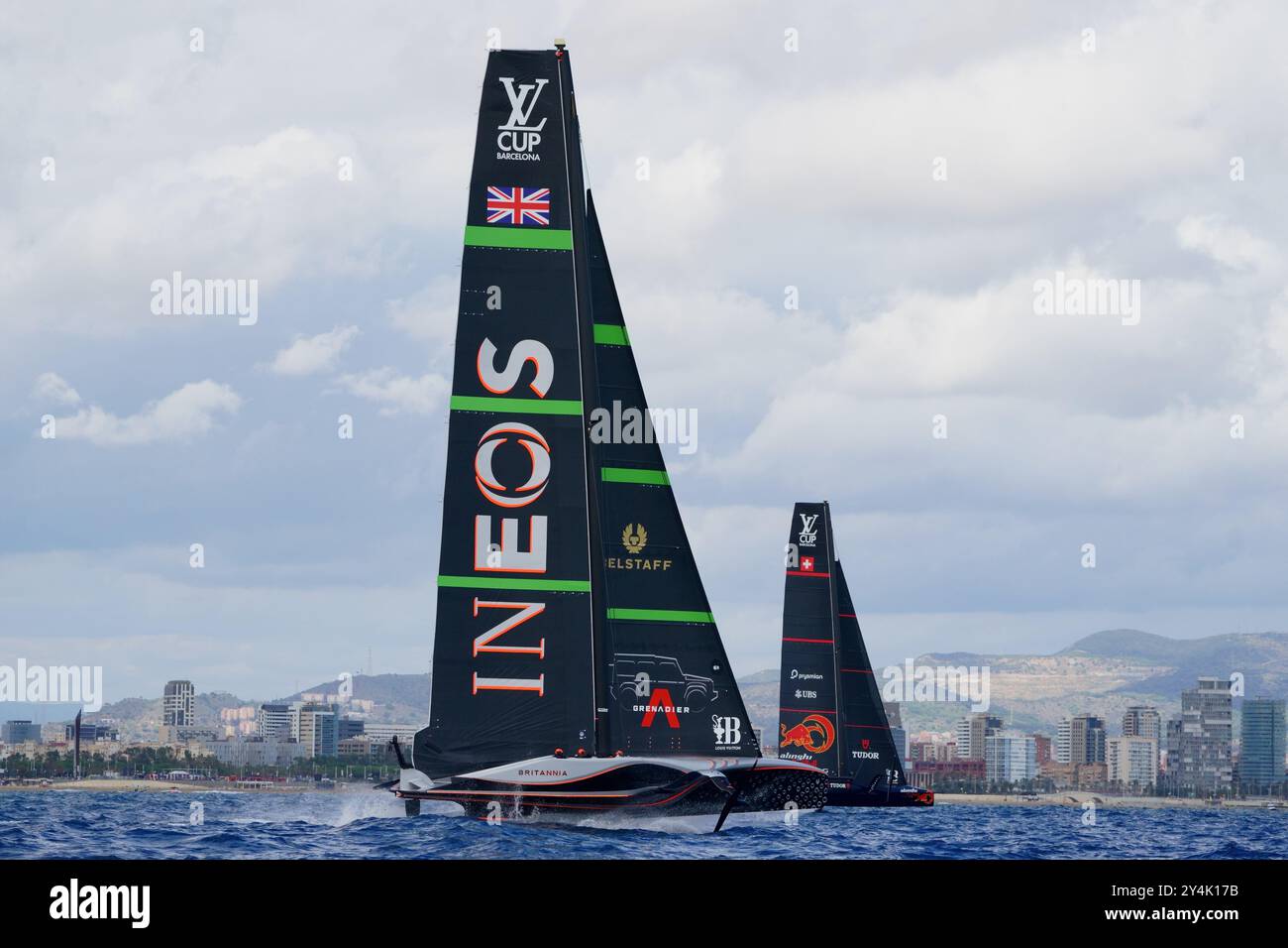 18 settembre 2024; Porto di Barcellona, Catalogna, Spagna; 2024 Americas Cup, Louis Vuitton Cup semi Final Yacht Race; Alimghi Red Bull Racing e NYYC American Magic Foto Stock