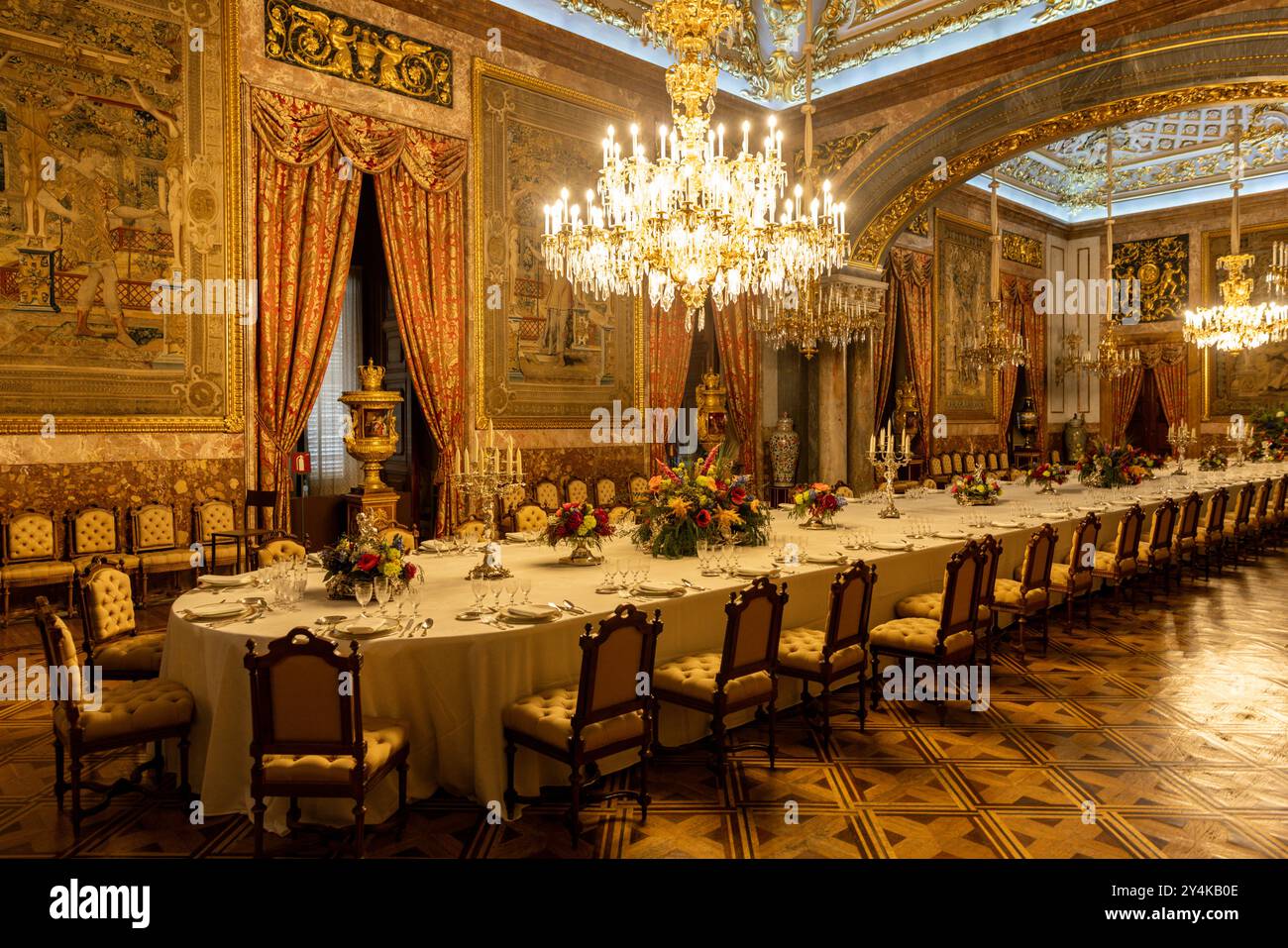 Il Palazzo reale di Madrid è la residenza ufficiale della famiglia reale spagnola. Foto Stock