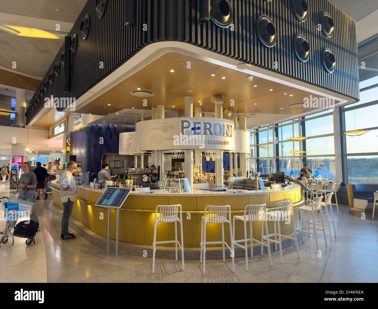 Bar e ristorante Peroni al Terminal Partenze, Aeroporto Kingsford Smith di Sydney, Mascot, Sydney, New South Wales, Australia Foto Stock