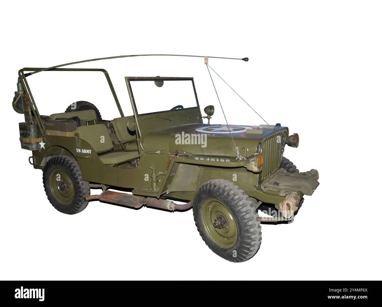 La leggendaria 'jeep' militare americana (modello degli anni '40) fu auto di base per il personale dell'ufficiale sovietico durante la seconda guerra mondiale. È isolato sul bianco Foto Stock