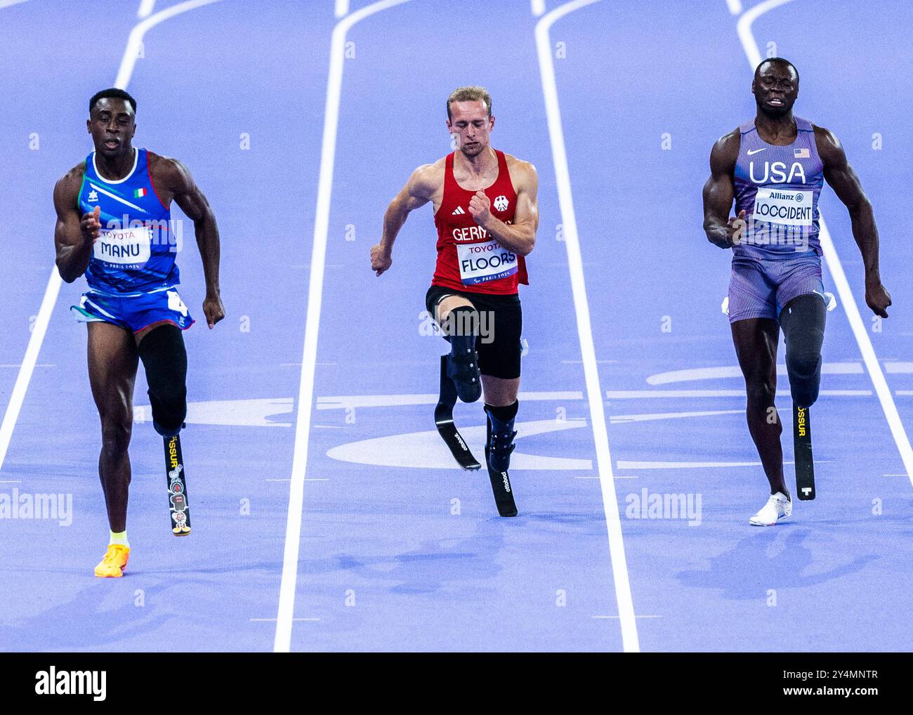 PARIGI, FRANCIA - 01 SETTEMBRE: Johannes Floors della germania (M) oltre 100 m di corsa durante la gara di atletica dei Giochi Paralimpici estivi di Parigi 2024 Foto Stock