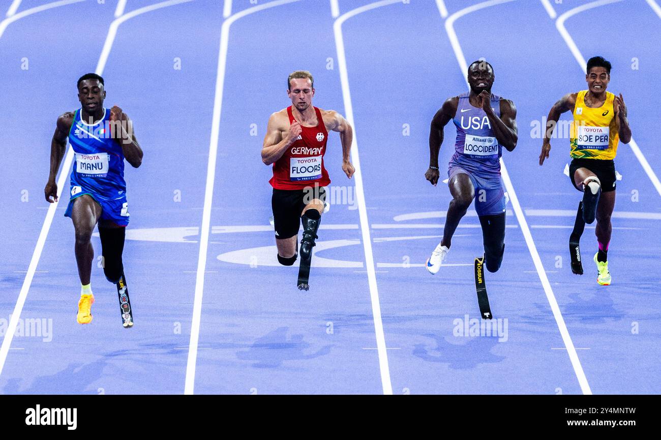 PARIGI, FRANCIA - 1 SETTEMBRE: Johannes Floors of germany (2.L) oltre 100 m di corsa durante la gara di atletica del Paris 2024 Summer Paralympic Game Foto Stock