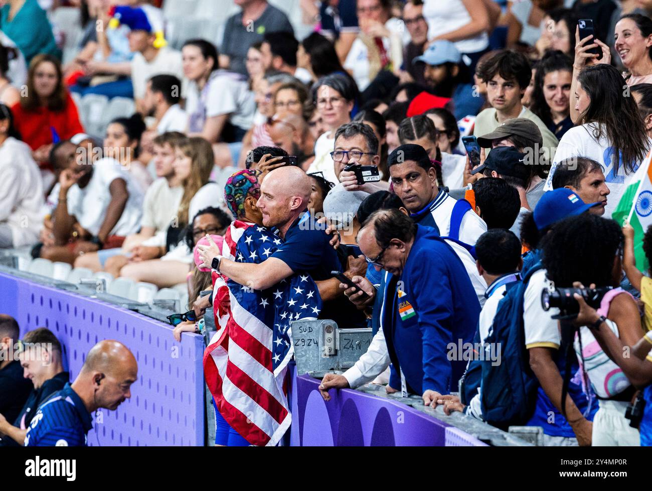 PARIGI, FRANCIA - 01 SETTEMBRE: Roderick Townsend degli Stati Uniti (L) vince la medaglia d'oro nel salto in alto e festeggia durante la gara di atletica leggera del Par Foto Stock