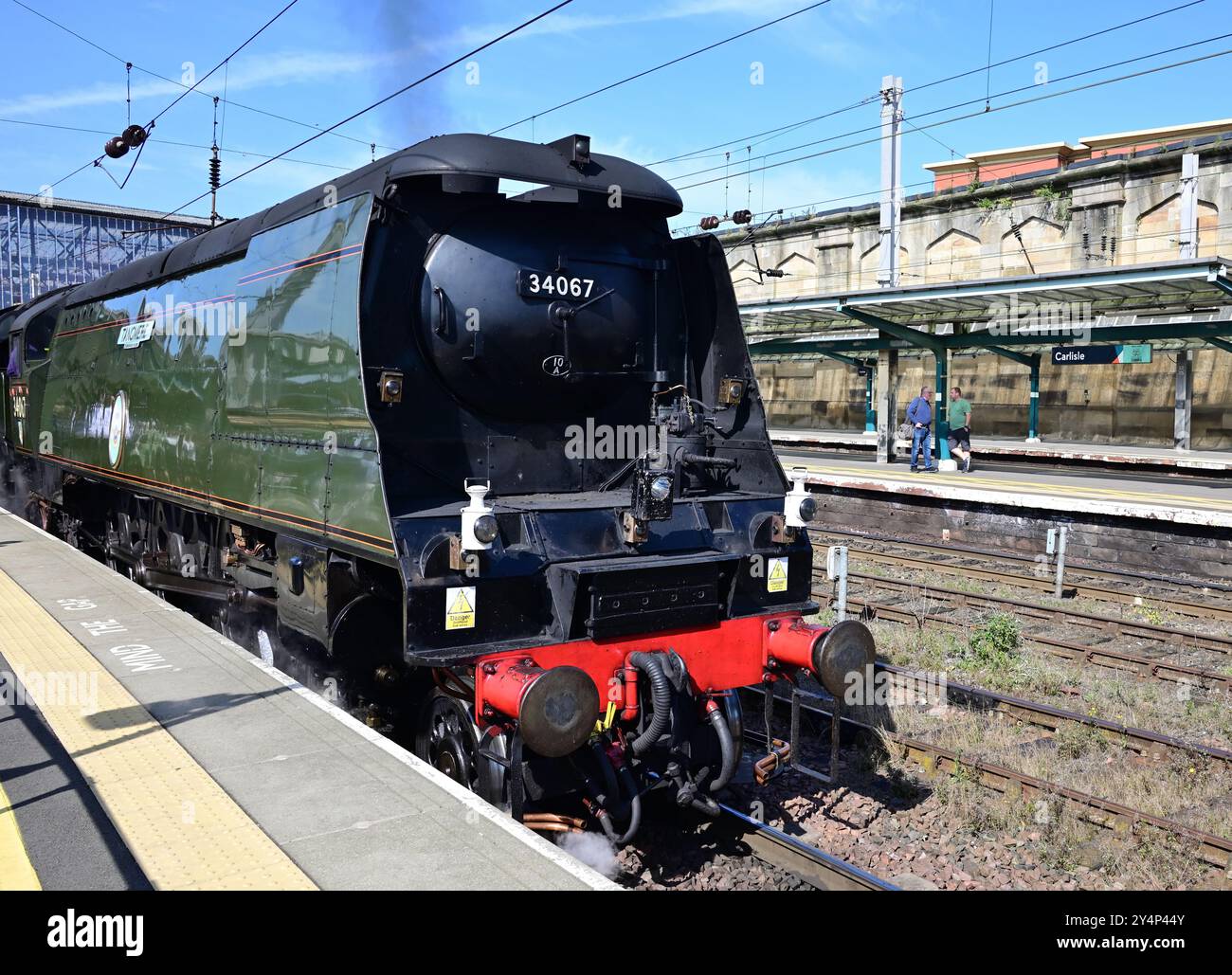 Battle of Britain classe Pacific No 34067 Tangmere in attesa di lasciare la stazione di Carlisle Citadel con la tratta di ritorno del Northern Belle Pullman 1Z53. Foto Stock