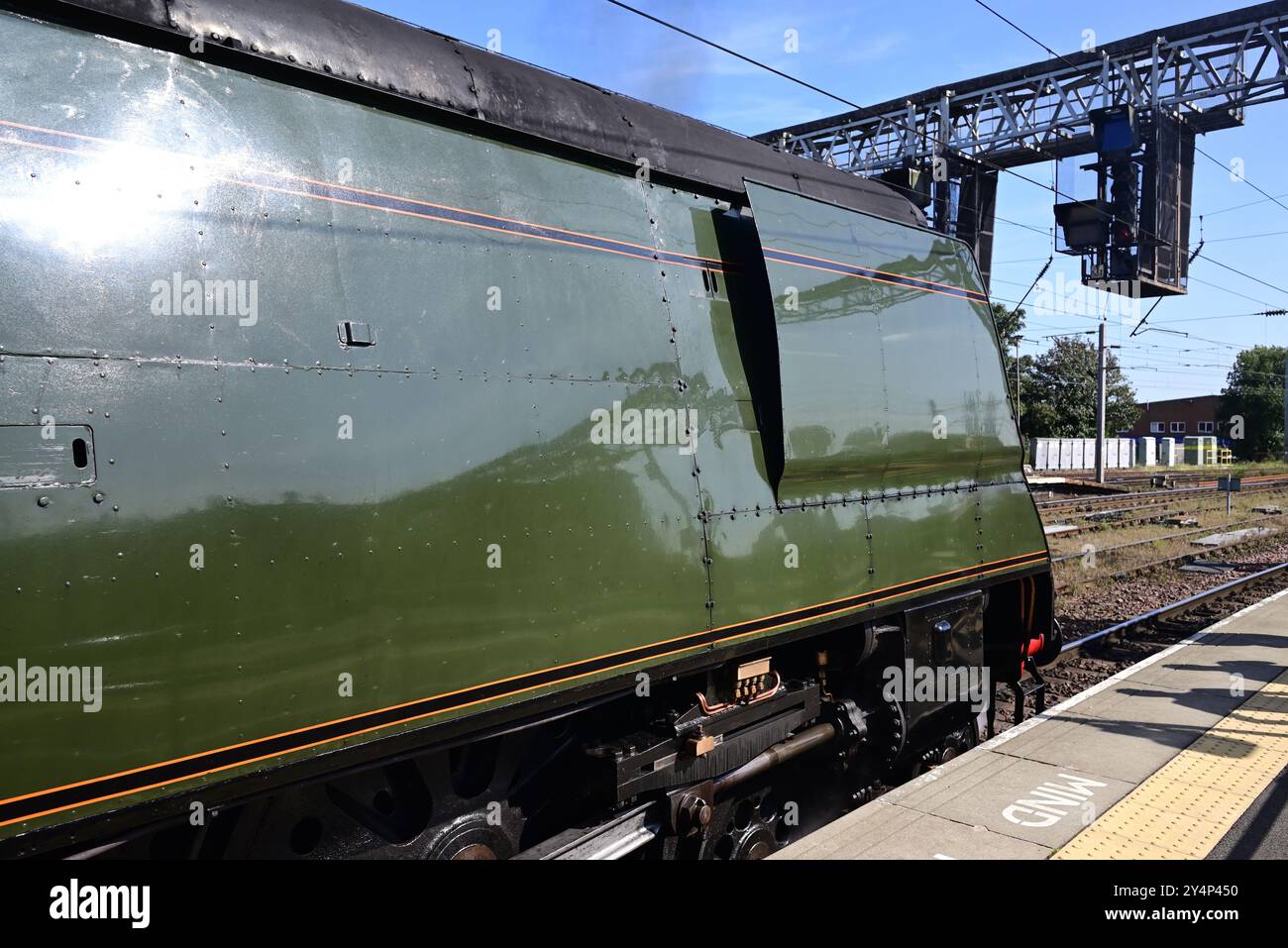 Battle of Britain classe Pacific No 34067 Tangmere in attesa di lasciare la stazione di Carlisle Citadel con la tratta di ritorno del Northern Belle Pullman 1Z53. Foto Stock