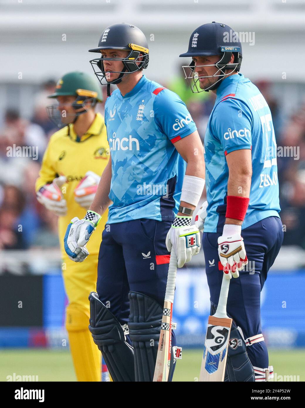 #39, Jamie Smith & #23, Liam Livingstone dell'Inghilterra alla piega tra gli overs durante il primo incontro della Metro Bank One Day Series tra Inghilterra e Australia a Trent Bridge, Nottingham, giovedì 19 settembre 2024. (Foto: Stuart Leggett | mi News) crediti: MI News & Sport /Alamy Live News Foto Stock