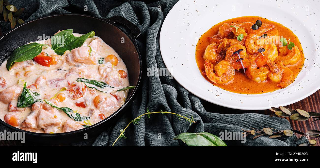 Salmone in salsa panna e gamberi in salsa Romesco da vicino Foto Stock